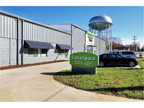 Extra Space Storage facility at 533 N Park Ave - Burlington, NC