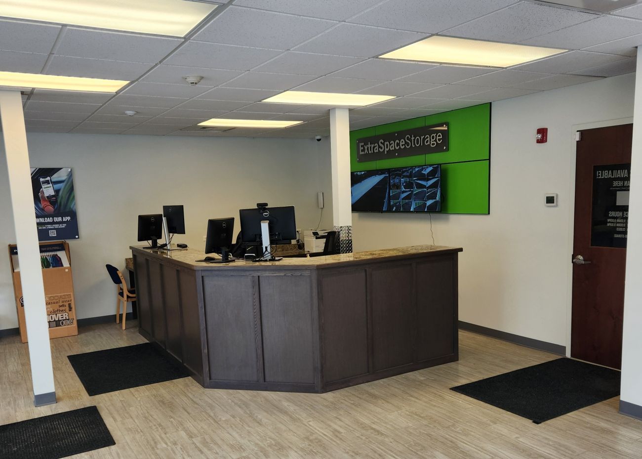 Extra Space Storage in Londonderry, NH  6 Smith Ln 3