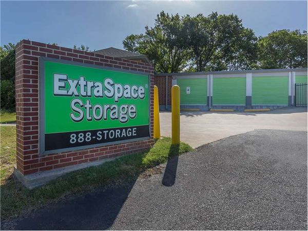 Extra Space Storage facility at 1925 S Bowie Dr - Weatherford, TX