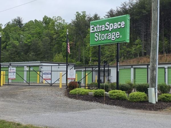 Extra Space Storage facility at 4432 W US Highway 421 - Wilkesboro, NC