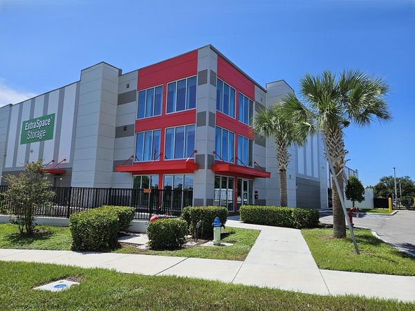 Extra Space Storage facility at 626 S Tamiami Trl - Osprey, FL