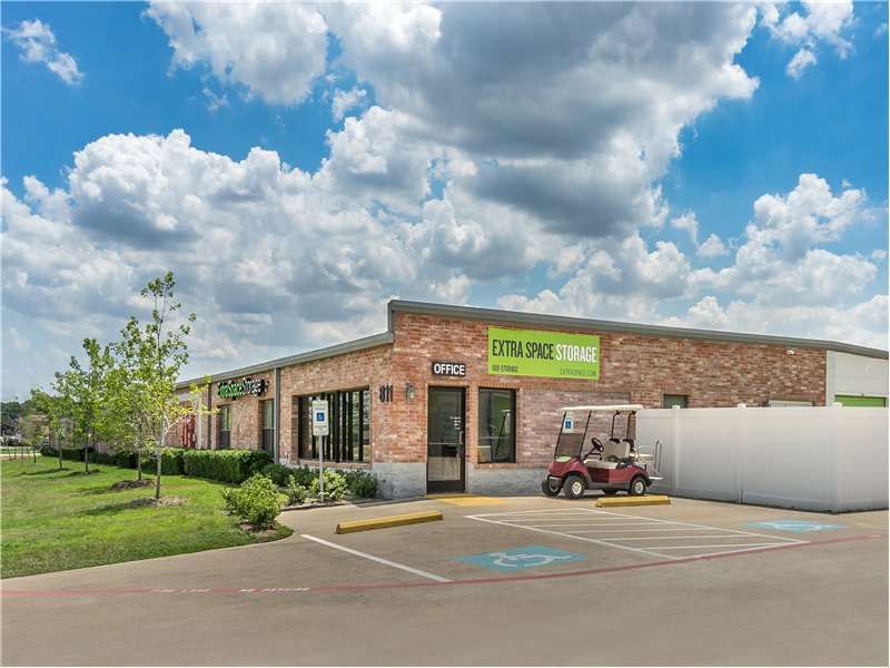 Extra Space Storage  811 S Hampton Rd in Desoto, TX
