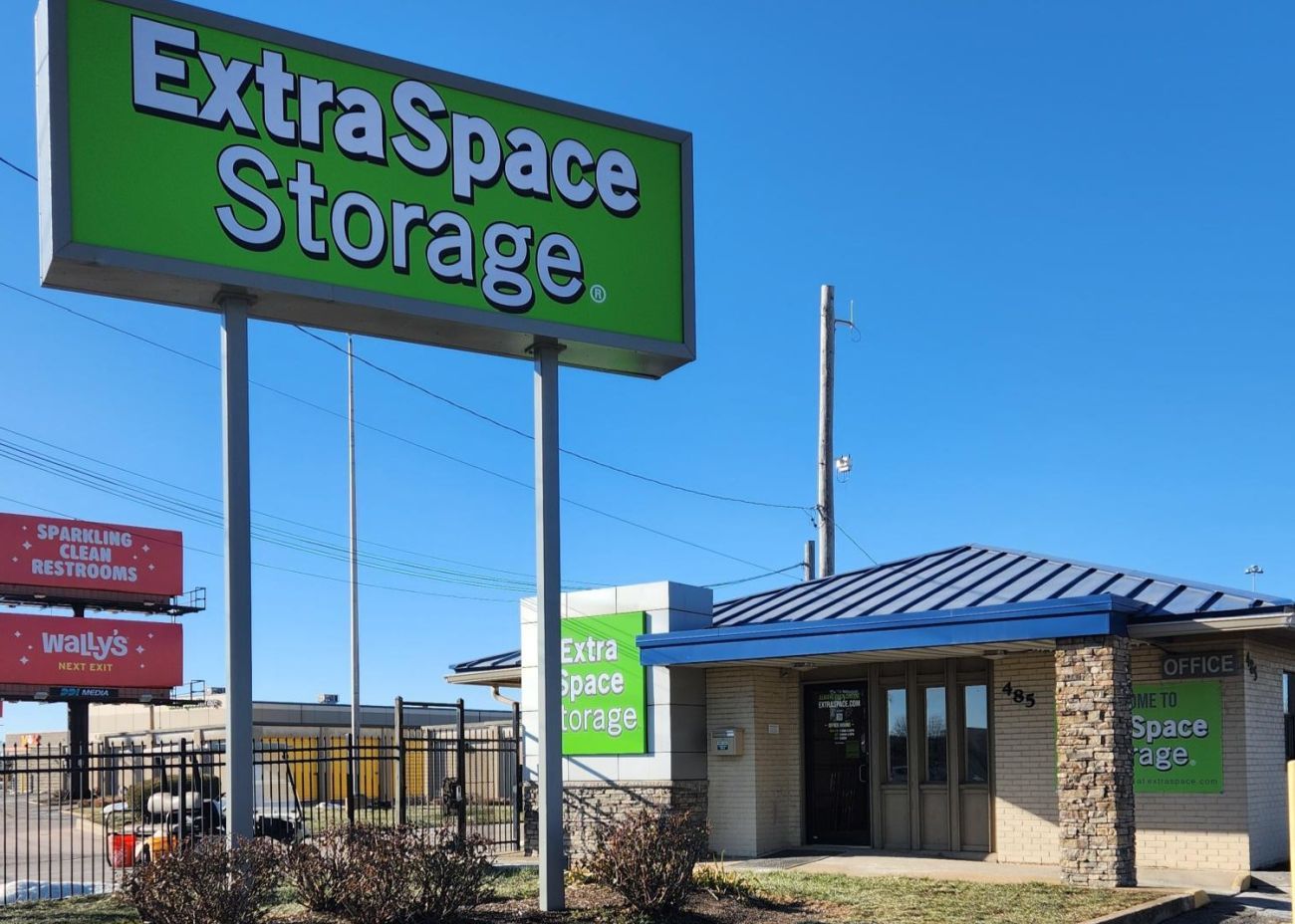 Extra Space Storage  485 N Highway Dr in Fenton, MO
