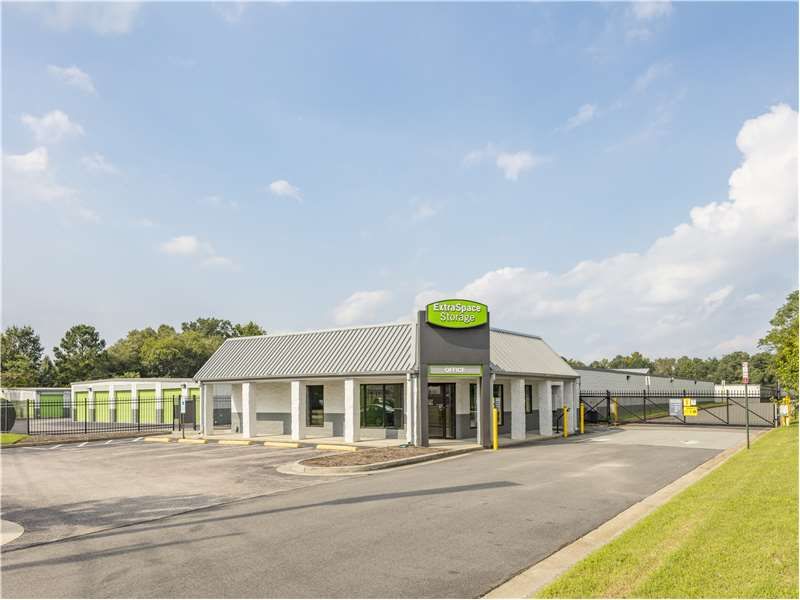 Extra Space Storage  5202 W Broad St in Richmond, VA