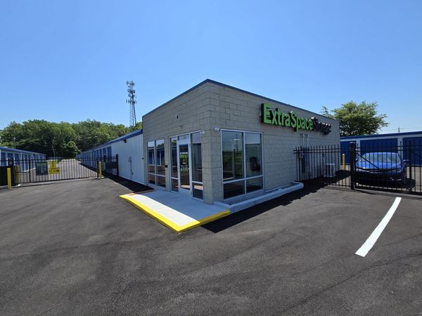 Extra Space Storage facility at 310 S Commerce Dr - Seymour, IN