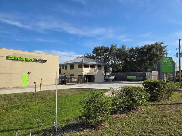 Extra Space Storage facility at 11955 S Orange Blossom Trl - Orlando, FL