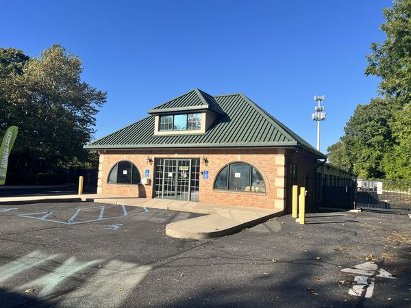 Extra Space Storage facility at 1625 Montauk Hwy - Oakdale, NY