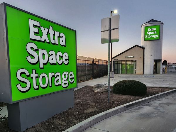 Extra Space Storage facility at 2103 W Avenue J - Lancaster, CA