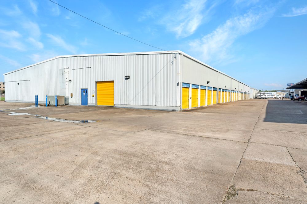 Extra Space Storage  900 W NASA Pkwy in Webster, TX