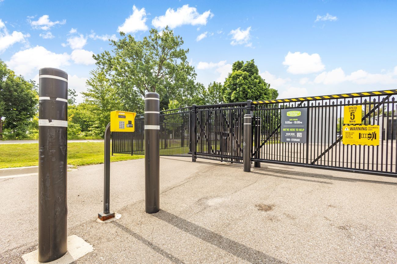 10×20 Garage in Grand Rapids, MI 949 4 Mile Rd NW Grand Rapids, Michigan 2