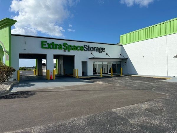 Extra Space Storage facility at 3425 Lake Alfred Rd - Winter Haven, FL