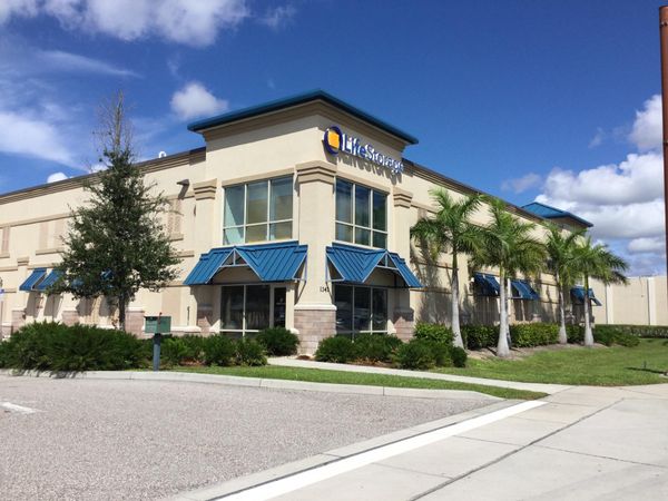 Extra Space Storage facility at 1347 N Tamiami Trl - North Fort Myers, FL