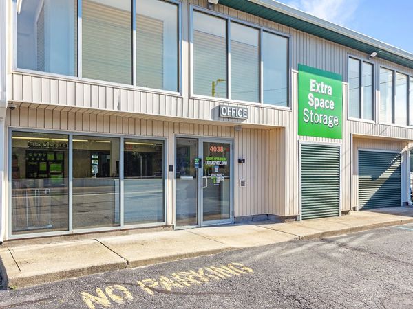 Extra Space Storage facility at 4038 Sunrise Hwy - Oakdale, NY