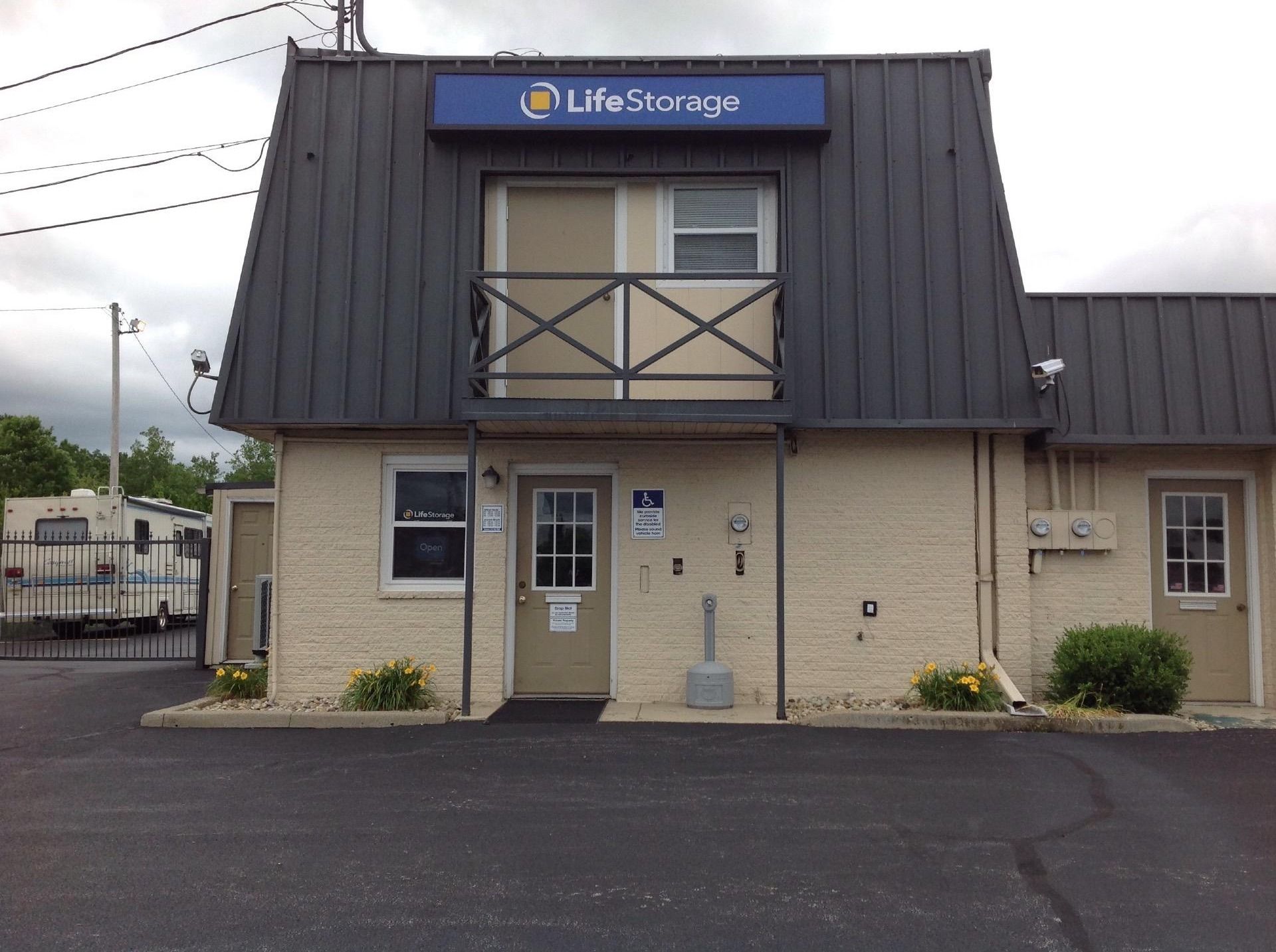 Extra Space Storage  230 Snyder Rd in Hermitage, PA