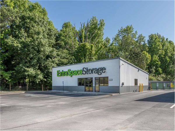 Extra Space Storage facility at 5484 Flakesmill Rd - Ellenwood, GA