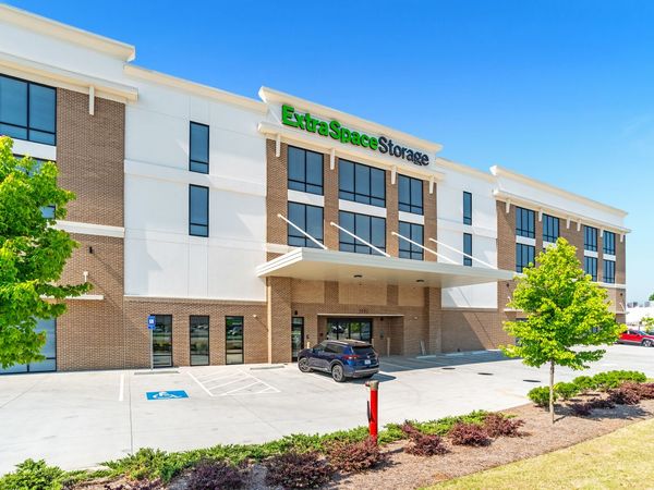 Extra Space Storage facility at 1935 Rockbridge Rd - Stone Mountain, GA
