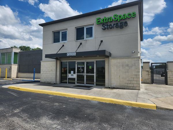 Extra Space Storage facility at 12280 E Colonial Dr - Orlando, FL
