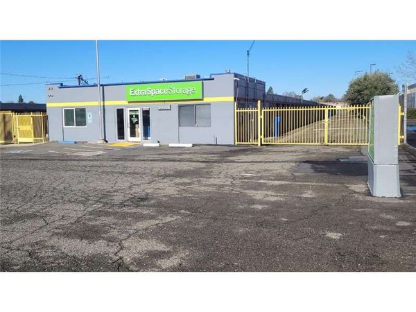 Extra Space Storage facility at 11055 Folsom Blvd - Rancho Cordova, CA