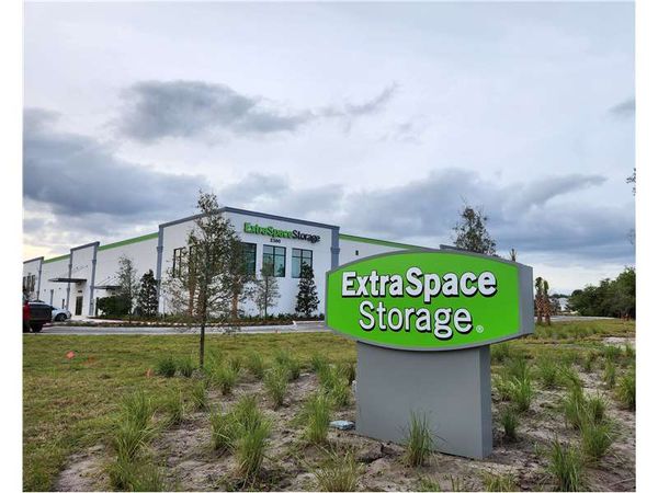 Extra Space Storage facility at 2380 47th St - Vero Beach, FL