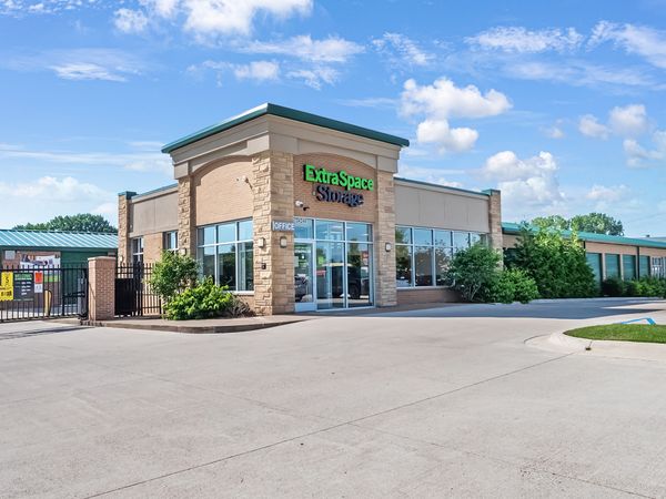 Extra Space Storage facility at 34244 Groesbeck Hwy - Clinton Township, MI