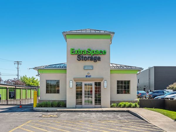Extra Space Storage facility at 8161 Main St - Williamsville, NY