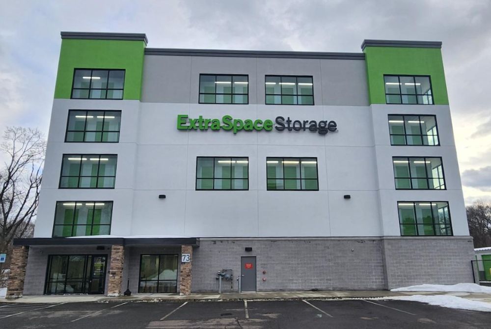 Extra Space Storage in Dracut, MA  73 Pleasant St