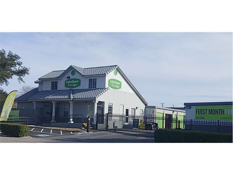 Extra Space Storage  7820 Westchase in San Antonio, TX