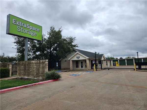 Extra Space Storage facility at 550 S IH 35 Frontage Rd - Round Rock, TX