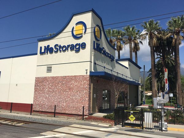 Life Storage facility on 1727 Buena Vista St - Duarte, CA