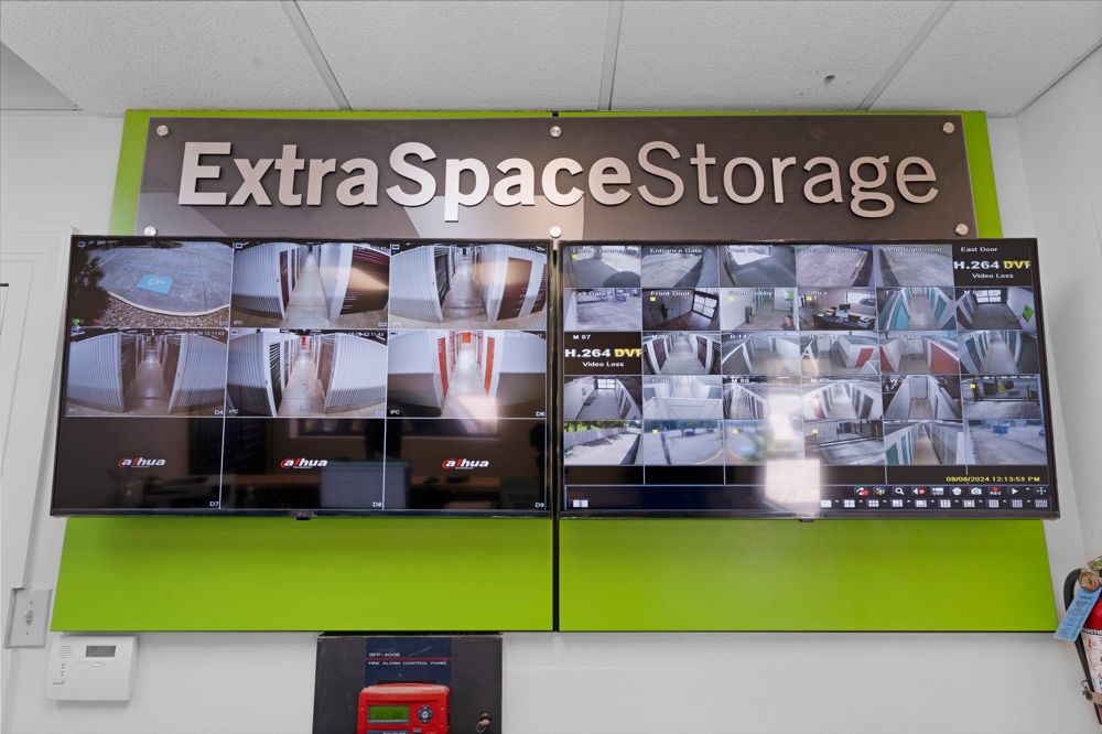 Extra Space Storage  6970 College St in Beaumont, TX