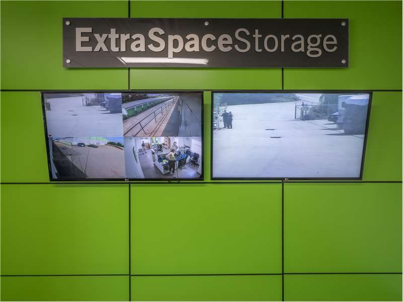 Extra Space Storage  2016 Lebanon Rd in West Mifflin, PA