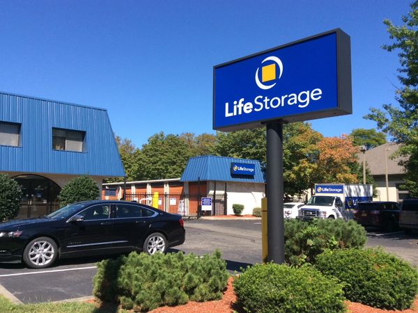 Extra Space Storage facility at 390 S Van Brunt St - Englewood, NJ