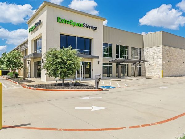 Extra Space Storage facility at 4820 Western Center Blvd - Haltom City, TX