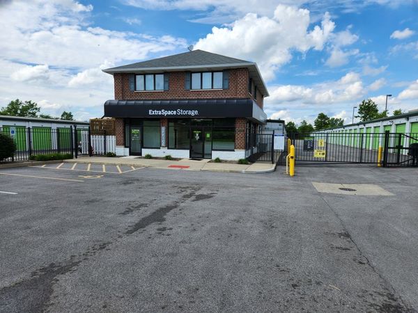 Extra Space Storage facility at 737 S Rand Rd - Lake Zurich, IL