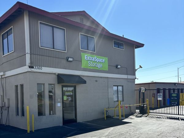 Extra Space Storage facility at 3360 Las Vegas Blvd N - Las Vegas, NV