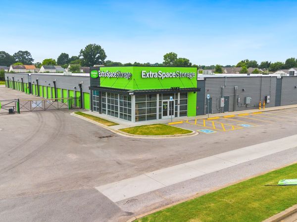 Extra Space Storage facility at 4233 Hacks Cross Rd - Memphis, TN