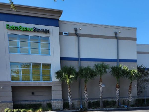 Extra Space Storage facility at 3364 W State Rd 426 - Oviedo, FL