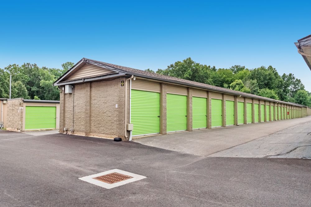 Extra Space Storage  3942 Youngstown Rd SE in Warren, OH