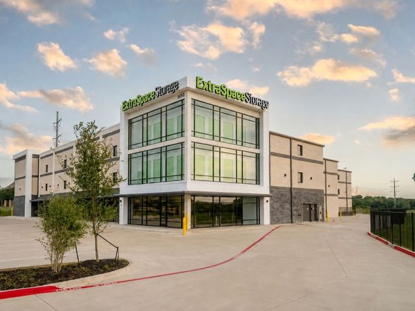 Extra Space Storage facility at 1450 Curtis Ln - Allen, TX