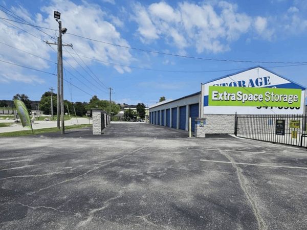Extra Space Storage facility at 850 Progress Blvd - New Albany, IN