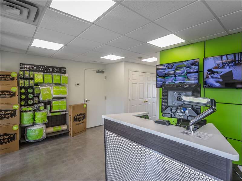 20×10 Garage in Cincinnati, OH 5151 Glencrossing Way Cincinnati, Ohio 3