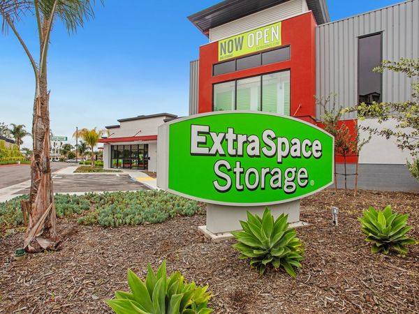 Extra Space Storage facility at 1100 E Vista Way - Vista, CA