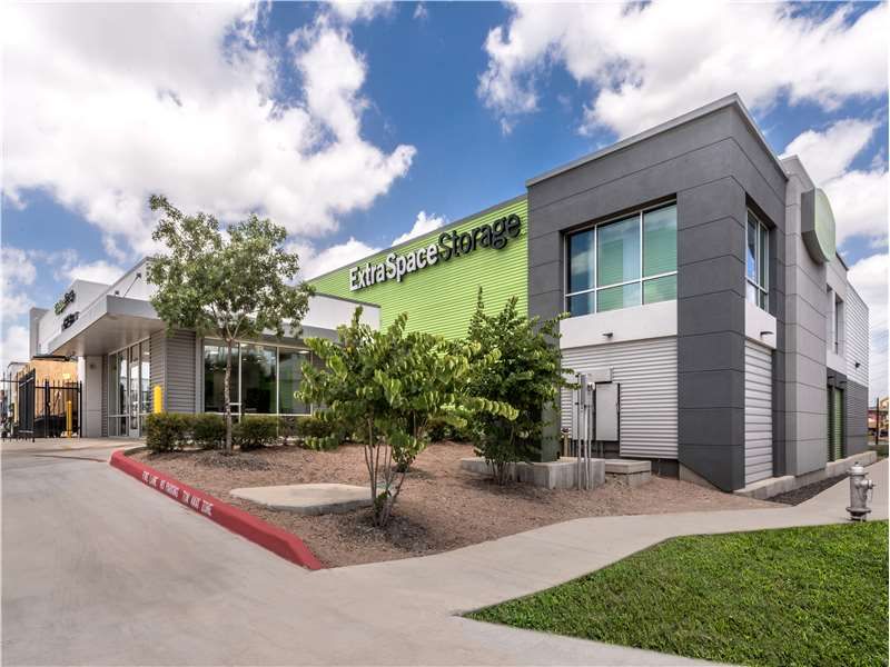 Extra Space Storage  1974 S Alamo St in San Antonio, TX