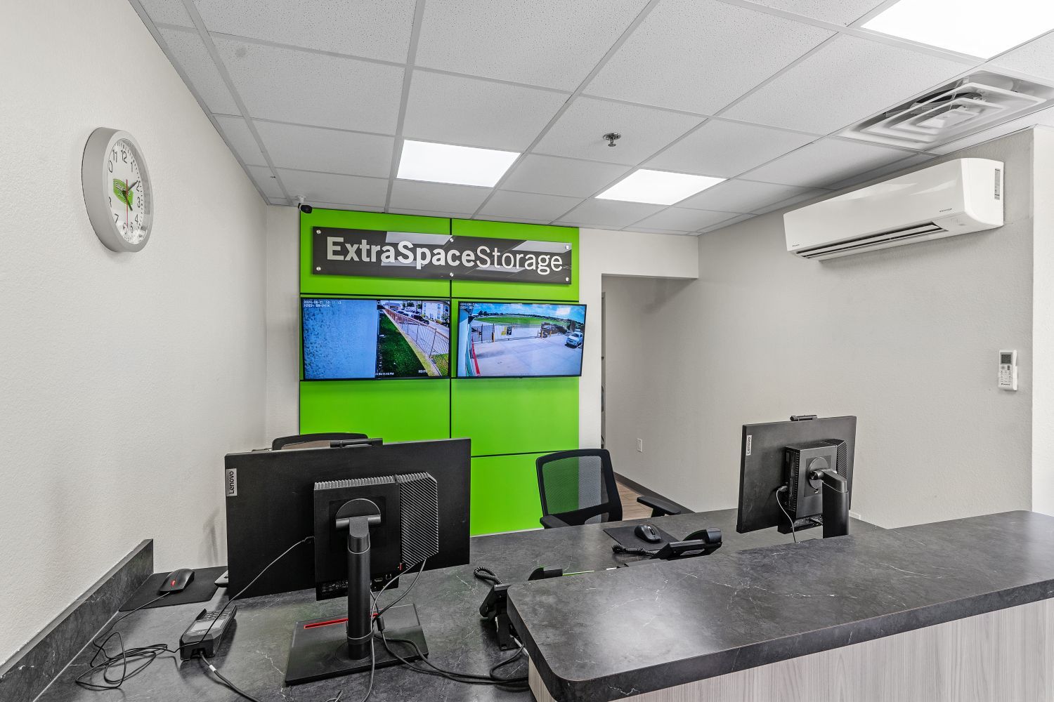 Extra Space Storage  1376 NW Summercrest Blvd in Burleson, TX