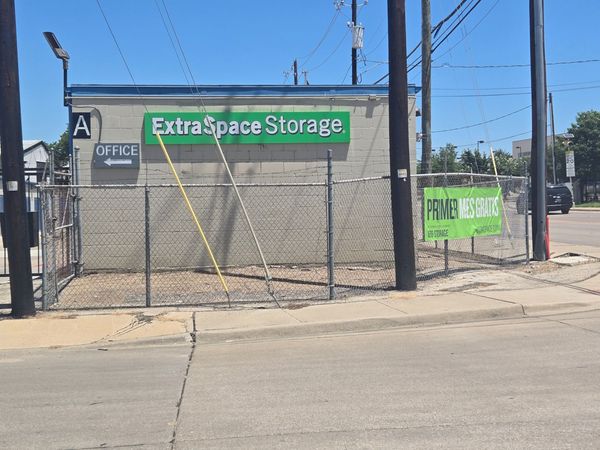 Extra Space Storage facility at 9801 Brockbank Dr - Dallas, TX