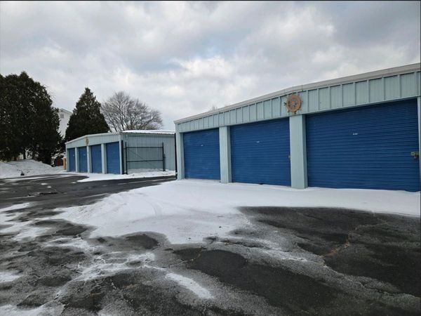 Extra Space Storage facility at 688 Sullivan Ave - South Windsor, CT