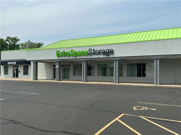 Extra Space Storage facility at 7890 Beechmont Ave - Cincinnati, OH