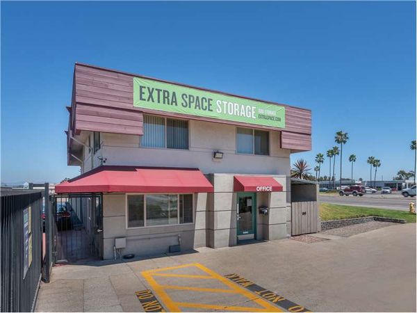 Extra Space Storage facility at 6360 Miramar Rd - San Diego, CA