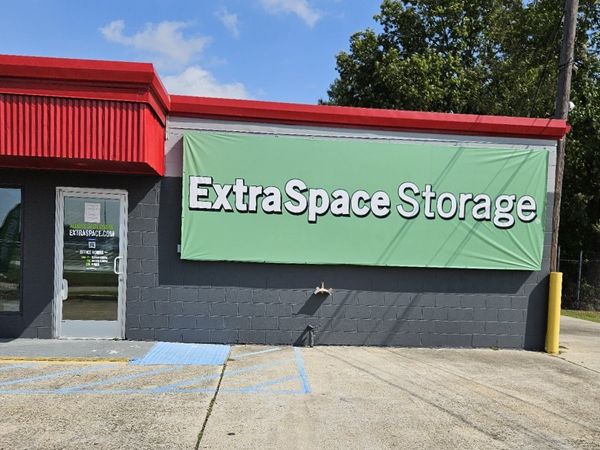 Extra Space Storage facility at 7649 Airline Hwy - Baton Rouge, LA