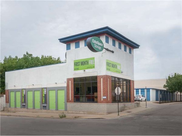 Extra Space Storage facility at 4995 N Elston Ave - Chicago, IL